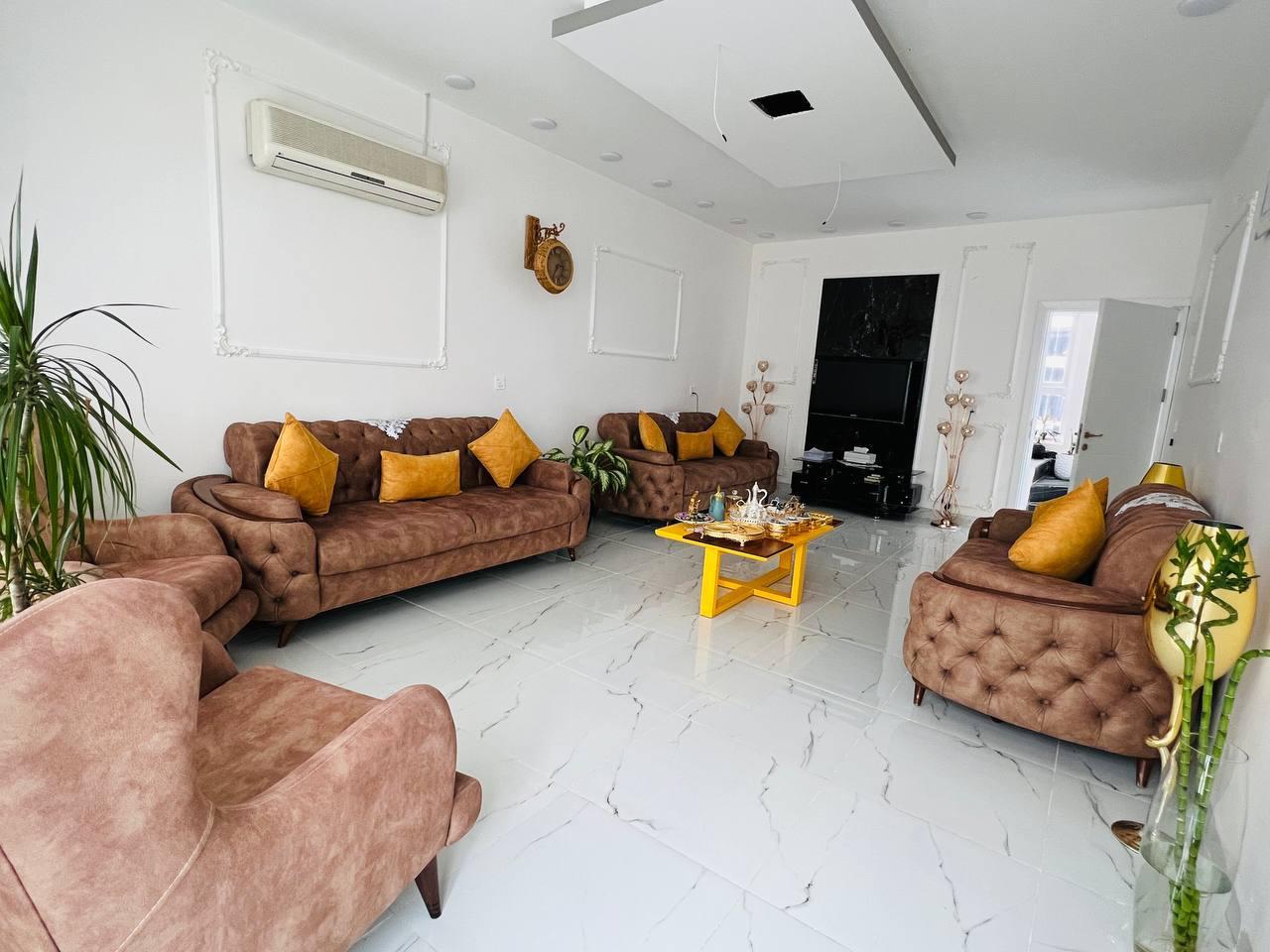 دار سكني بناء حديث وفخم للبيع - صورة 2